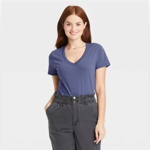 NWT Universal Thread Women's Short Sleeve V-Neck T-Shirt Light Navy Size Small